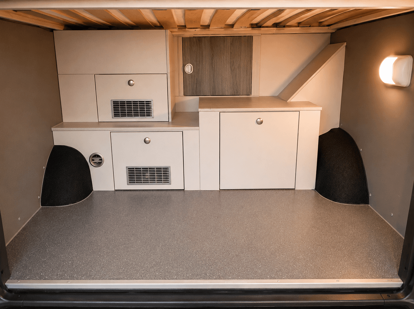 HRX Freedom Heckansicht mit Stauraum