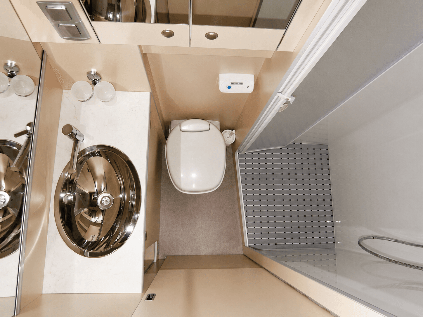 HRX Sahara Dusche und Kassettentoilette